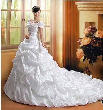 新娘套装礼服要准备多少套 如何挑选新娘敬酒礼服